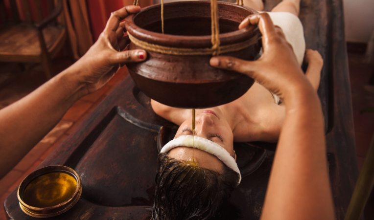 Shirodhara – Terapia „Al Treilea Ochi”