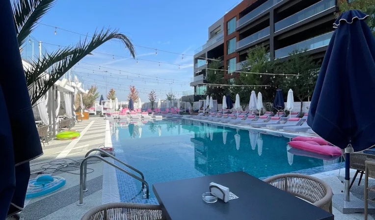 Infinity Pool & Relaxation Areas